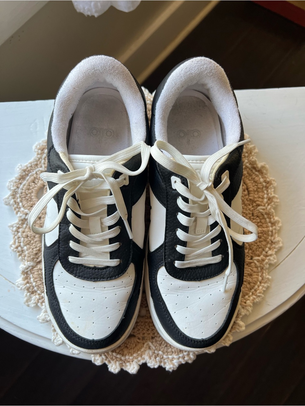 ALO Yoga Black and White Low-Top Sneakers
